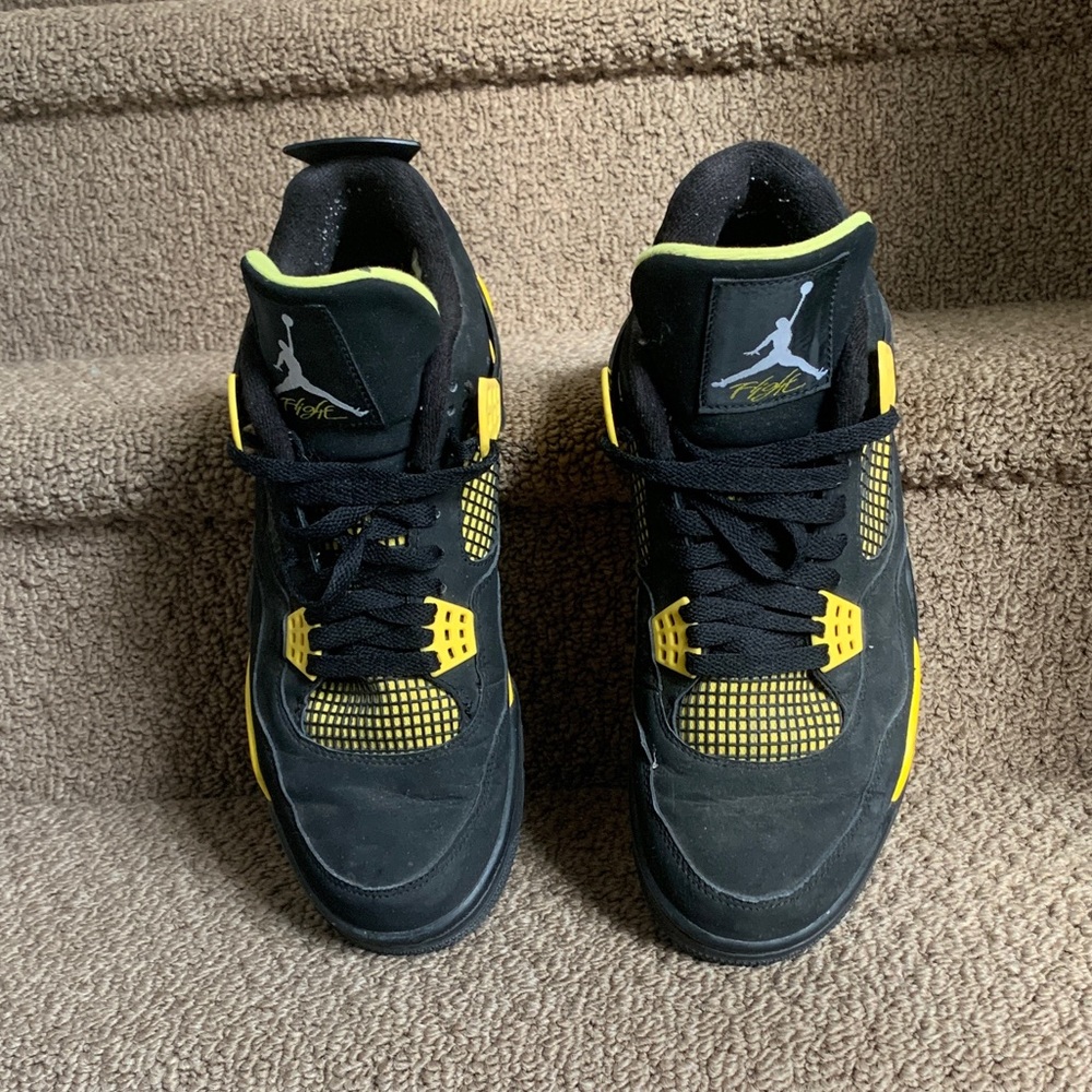 Jordan 4 Thunder